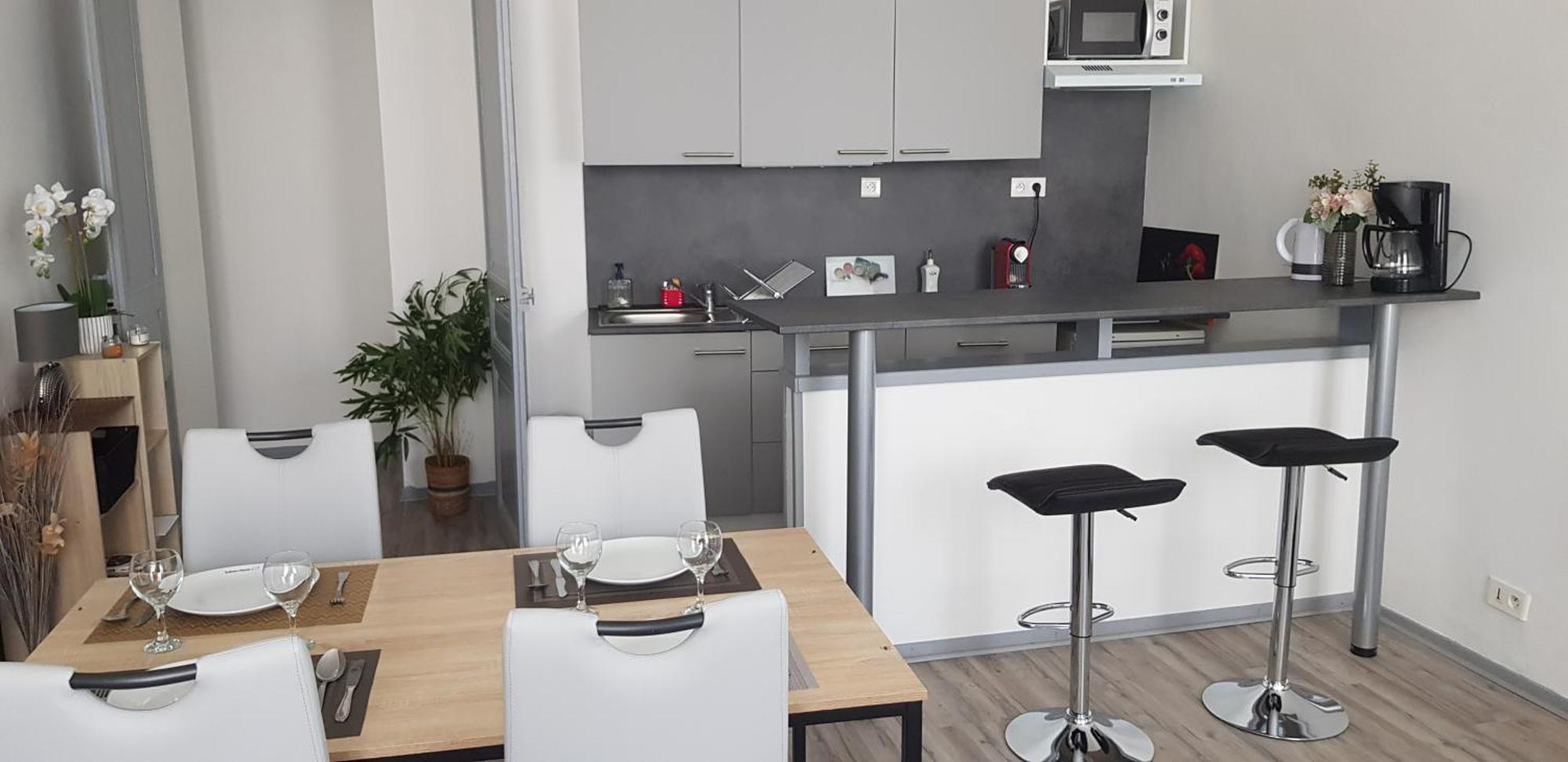 Апартаменты Cosy Entre Centre Et Hopital Монлюсон Экстерьер фото