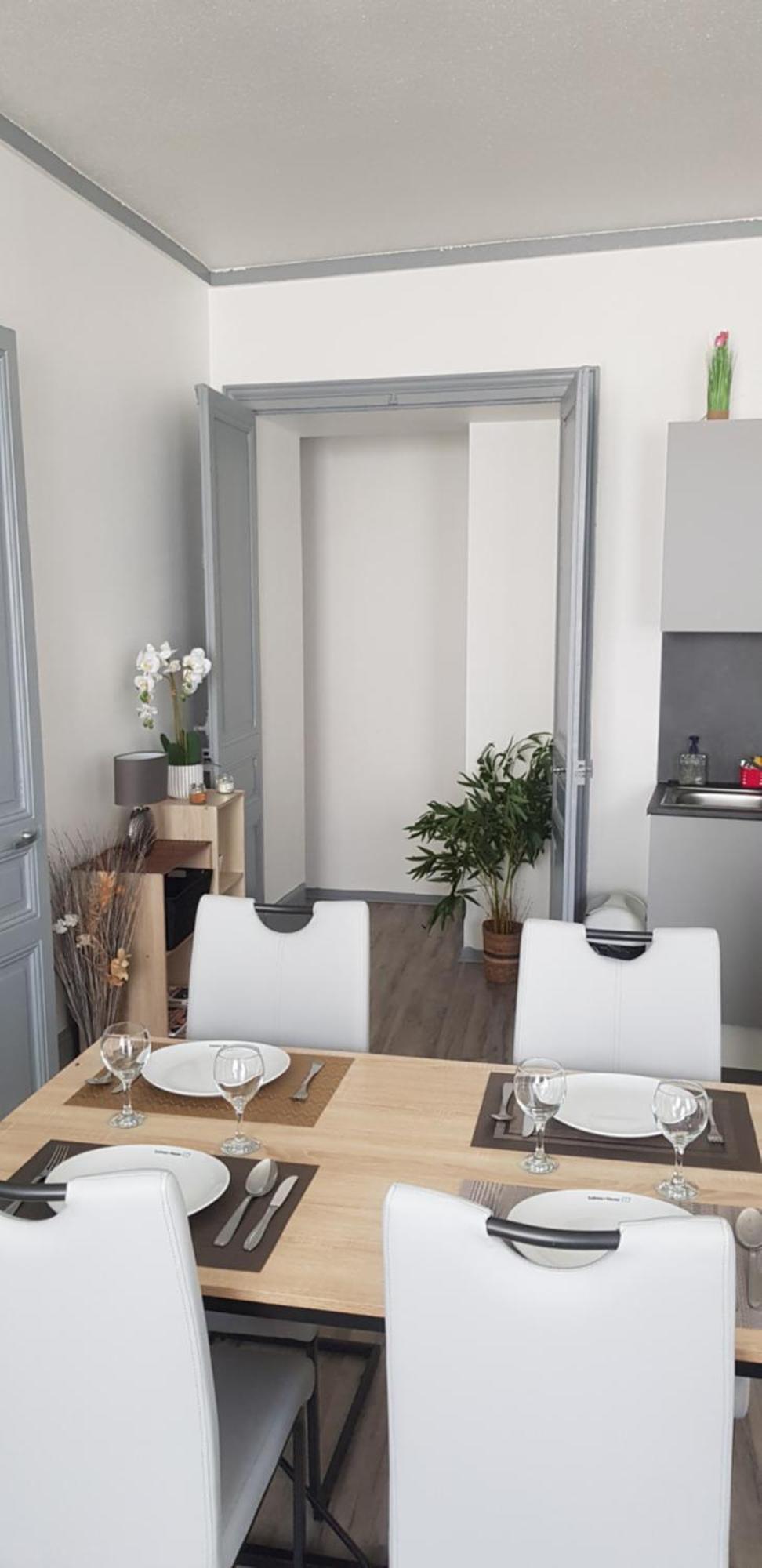 Апартаменты Cosy Entre Centre Et Hopital Монлюсон Экстерьер фото