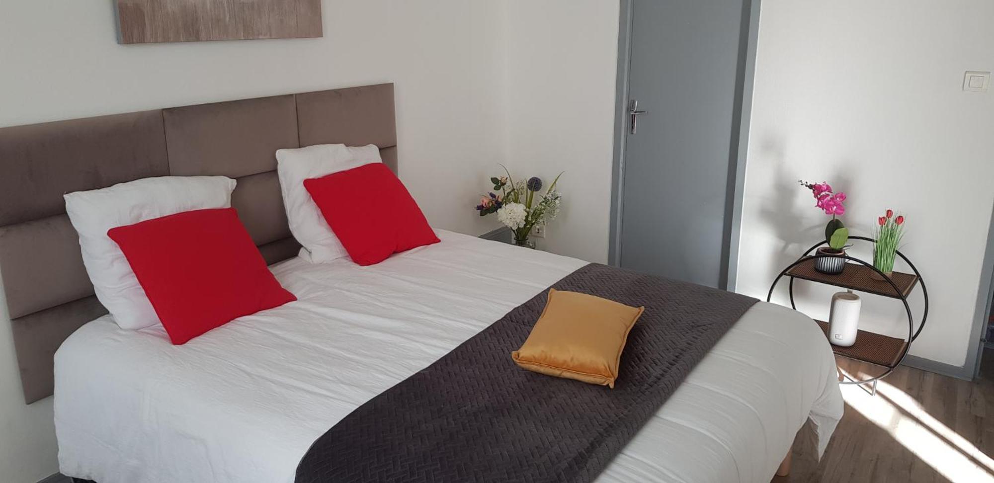 Апартаменты Cosy Entre Centre Et Hopital Монлюсон Экстерьер фото